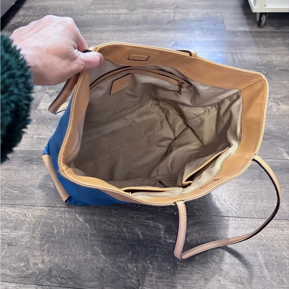 Isaac Mizrahi Blue and Tan Tote Bag - Picture 9 of 11